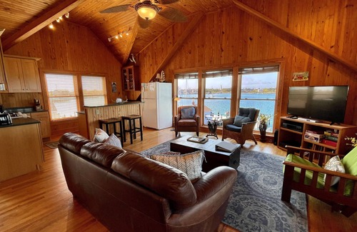 Ocracoke Condominio | Descubre el último lugar de vacaciones frente al puerto, con espectaculares puestas de sol, directamente en el puerto.