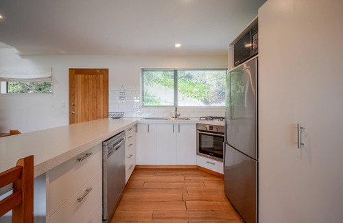Akaroa Casa | Harbour Haven - Akaroa Holiday Home