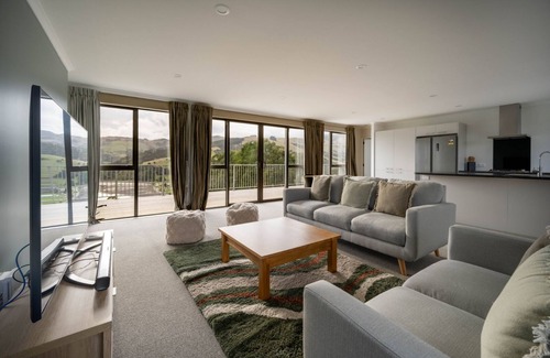 Duvauchelle Casa | Harbour Heights - Akaroa Holiday Home