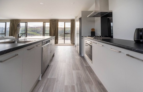 Duvauchelle Casa | Harbour Heights - Akaroa Holiday Home