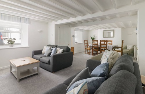 Castletown Cabaña | Harbour Hideaway - a holiday cottage that sleeps 6 guests in 3 bedrooms