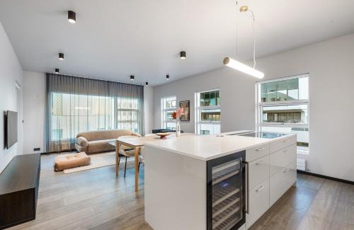 Downtown Apartamento | Harbour Lux 3BR & 2BA in the Heart of the City with Free Parking