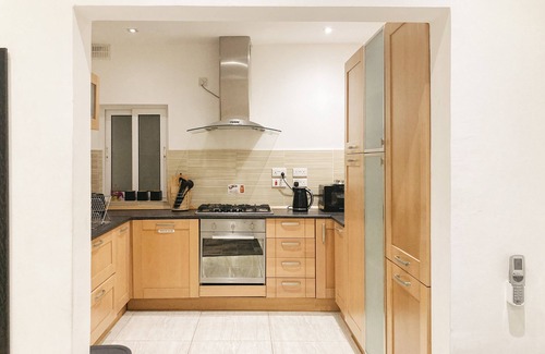 Kalkara Apartamento | Harbour Pearl Stylish, Spacious, King-Size Bed
