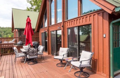 Six Mile Casa | Harbour Pointe - Lake Keowee Chalet with Boat Slip