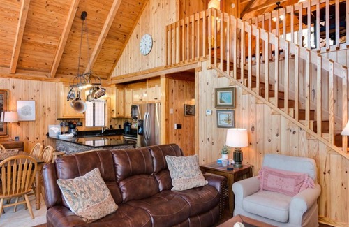 Six Mile Casa | Harbour Pointe - Lake Keowee Chalet with Boat Slip