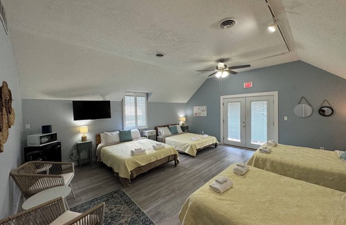 Put-in-Bay Casa | Harbour Square Suites