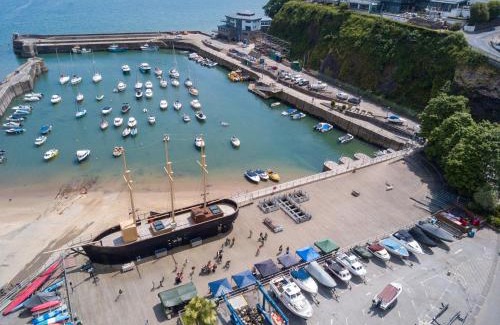 Saundersfoot Hotel | Harbour Stays - The Marine Centre, Saundersfoot Harbour, SA69 9HE
