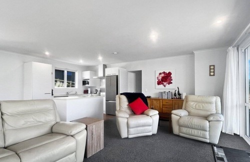 Duvauchelle Casa | Harbour View 3-Bedroom Retreat