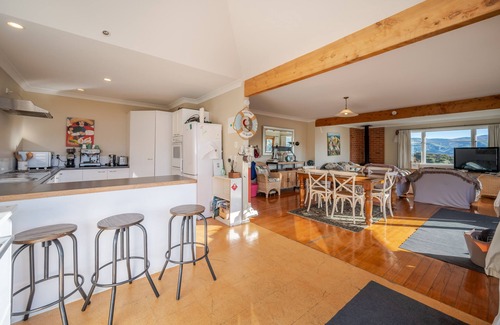 Akaroa Casa | Harbour Views - Akaroa Holiday Home