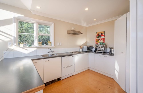 Akaroa Casa | Harbour Views - Akaroa Holiday Home