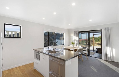 Dunedin Casa | Harbour Views