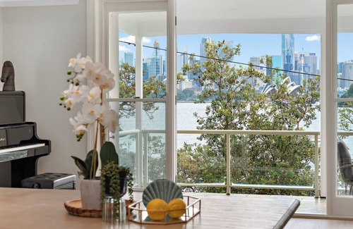 Cremorne Point Casa | Harbourfront Haven –4BR Retreat with Stunning Views of Sydney’s Iconic Landmarks
