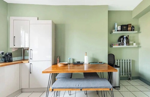 Clifton Apartamento | Harbourside Haven: Stylish Retreat in Hotwell