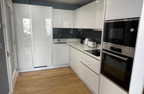 Canon's Marsh Apartamento | Harbourside Hideaway - Superb Flat with Terrace