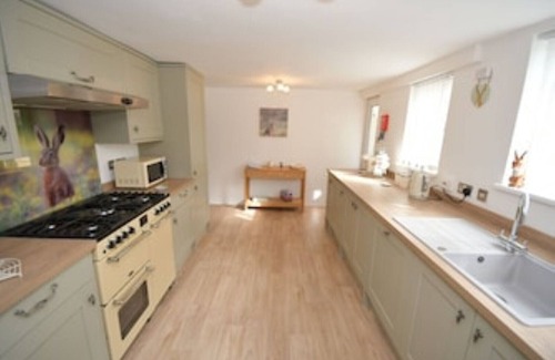 Woodhall Spa Casa | Hare Lodge - Spacious 2 Bedroom Attached Bungalow With Parking and Garden