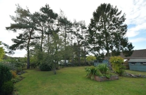 Woodhall Spa Casa | Hare Lodge - Spacious 2 Bedroom Attached Bungalow With Parking and Garden