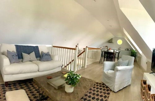 Rendcomb Cabaña | Hare's Lodge, a modern cosy Cotswolds retreat with lovely views