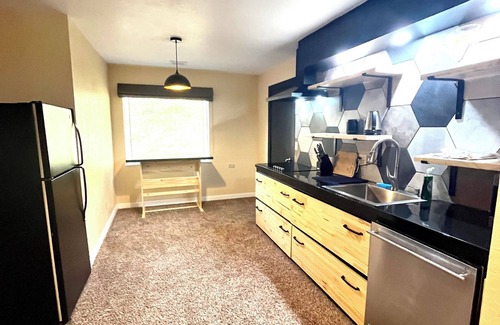 Georgetown Casa | Harmony Mountain view Family-sized house with designer renovation and game room!