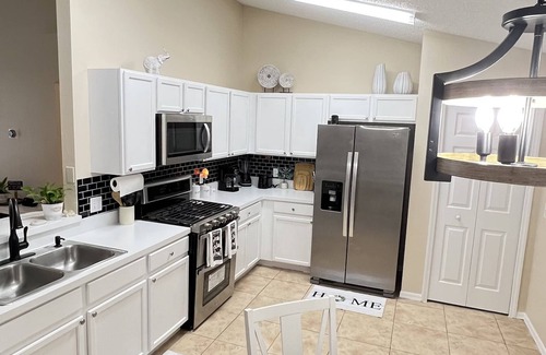 Crescent Lakes Casa | Harmony Place Gorgeous 3 Beds and 2 Baths Home with Pool.
