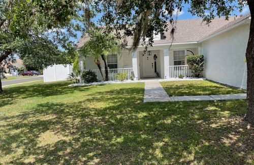 Crescent Lakes Casa | Harmony Place Gorgeous 3 Beds and 2 Baths Home with Pool.