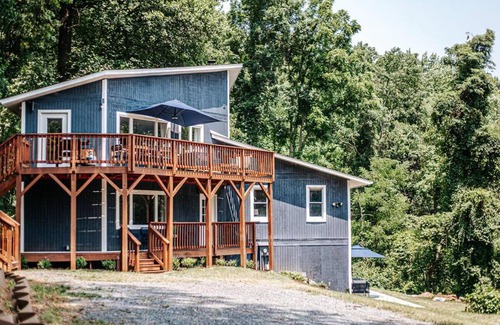 Front Royal Casa | Harmony Ridge Hideaway: mountain retreat w/hot tub
