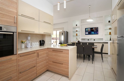 Paralimni Villa | VILLA HARMONY - 6 CAMAS con una gran piscina privada ubicada en Ayia Napa Hills