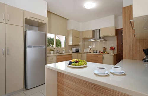 Paralimni Villa | VILLA HARMONY - 6 CAMAS con una gran piscina privada ubicada en Ayia Napa Hills