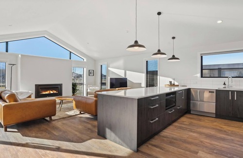 Lowburn Casa | Harper on Hadley - Cromwell Holiday Home