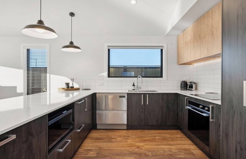 Lowburn Casa | Harper on Hadley - Cromwell Holiday Home