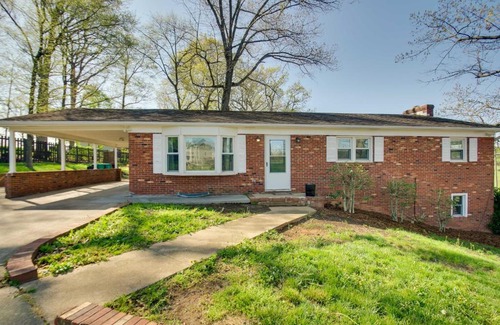 Cross Keys Casa | Harrisonburg Family Home with Deck, 4 Mi to Downtown