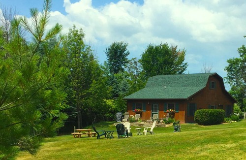 Traverse City Cabina | El escondite de Harrison - ¡Un pedacito de cielo en la tierra!