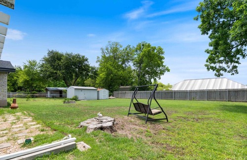 McNeil Casa | Stylish 3BR Home Near Domain ✦ Big Yard, King Suite, Pet Friendly + Free Parking