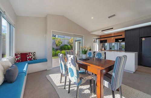 Richmond Casa | Hart Retreat - Bright, Modern Comfort in the Heart of Richmond