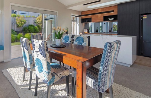 Richmond Casa | Hart Retreat - Bright, Modern Comfort in the Heart of Richmond