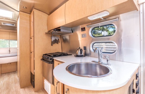 Pacific City Cabina | Hart's Camp Airstream Hotel & RV Park