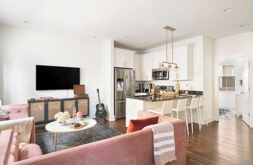 Chestnut Hill Cabaña | Hart Suite 11 by Avantstay Gorgeous Town House w/ Modern Amenities in Nashville!