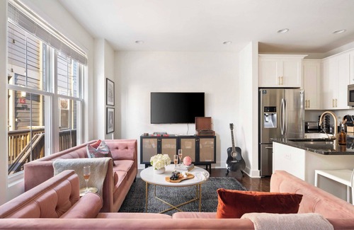 Chestnut Hill Cabaña | Hart Suite 11 by Avantstay Gorgeous Town House w/ Modern Amenities in Nashville!