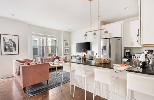Chestnut Hill Apartamento | Hart Suite 12 by AvantStay | Gorgeous Town House w/ Modern Amenities!