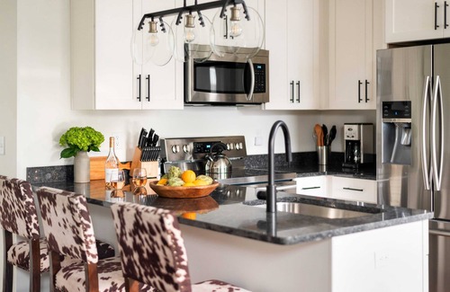 South Nashville Cabina | Hart Suite 2 by Avantstay Gorgeous Town House w/ Modern Amenities in Nashville!