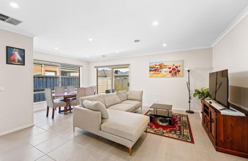 Clyde Casa | Hartleigh Estate - Sophisticated Family Living