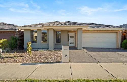 Clyde Casa | Hartleigh Estate - Sophisticated Family Living