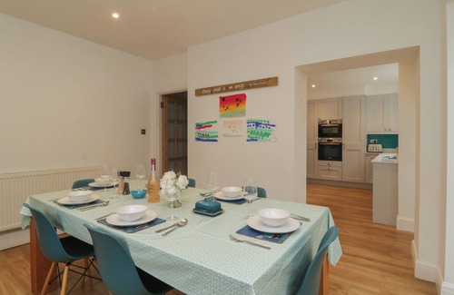 Plymouth Cabaña | HARTLEY LODGE, family friendly, with open fire in Plymouth