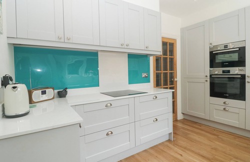 Plymouth Cabaña | HARTLEY LODGE, family friendly, with open fire in Plymouth