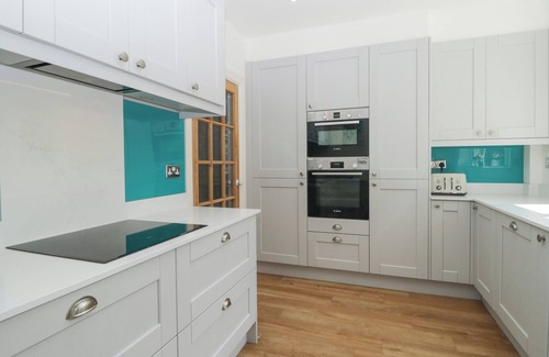 Plymouth Cabaña | HARTLEY LODGE, family friendly, with open fire in Plymouth