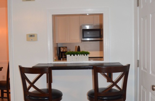 Winston - Salem Casa | Hartman Casita! Quiet neighborhood.1 king Bed!