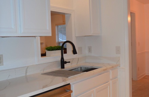 Winston - Salem Casa | Hartman Casita! Quiet neighborhood.1 king Bed!