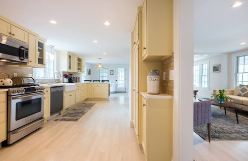 Barnstable Casa | Impresionantes pasos de casas recientemente renovadas a Barnstable Harbour, capacidad para 14 personas; 066-Ba