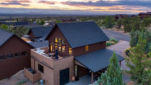 Powell Butte Casa | Hat Rock Loop by AvantStay Secluded Powell Butte Escape w Hot Tub Views