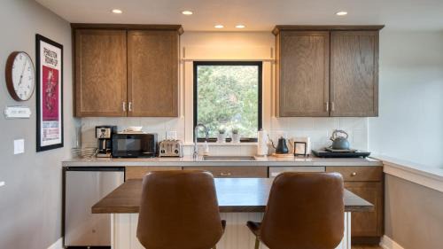 Powell Butte Casa | Hat Rock Loop by AvantStay Secluded Powell Butte Escape w Hot Tub Views