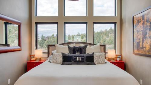 Powell Butte Casa | Hat Rock Loop by AvantStay Secluded Powell Butte Escape w Hot Tub Views